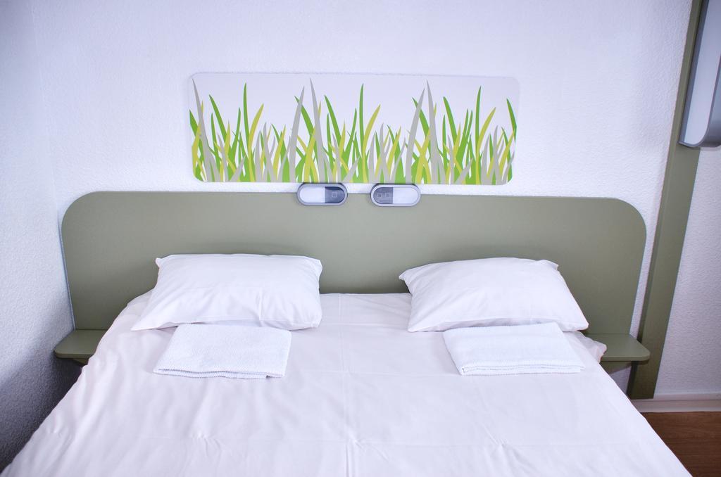 Ibis Budget Flers Grands Champs Rom bilde